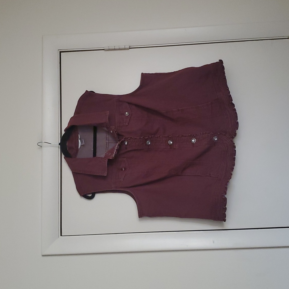 CJ Banks Burgundy Sleeveless Button Down Shirt